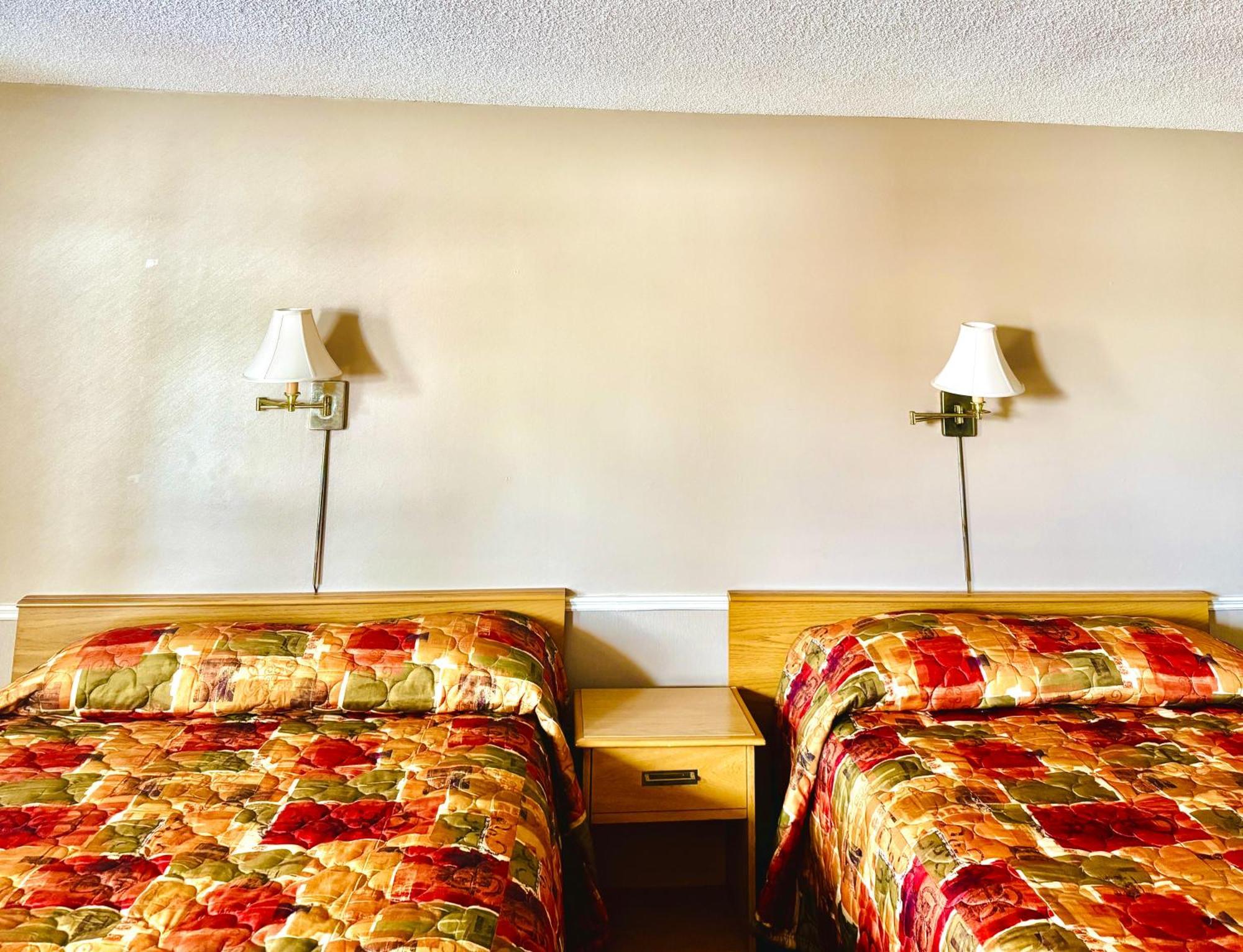 Adams Motel Су Сент Мари Екстериор снимка