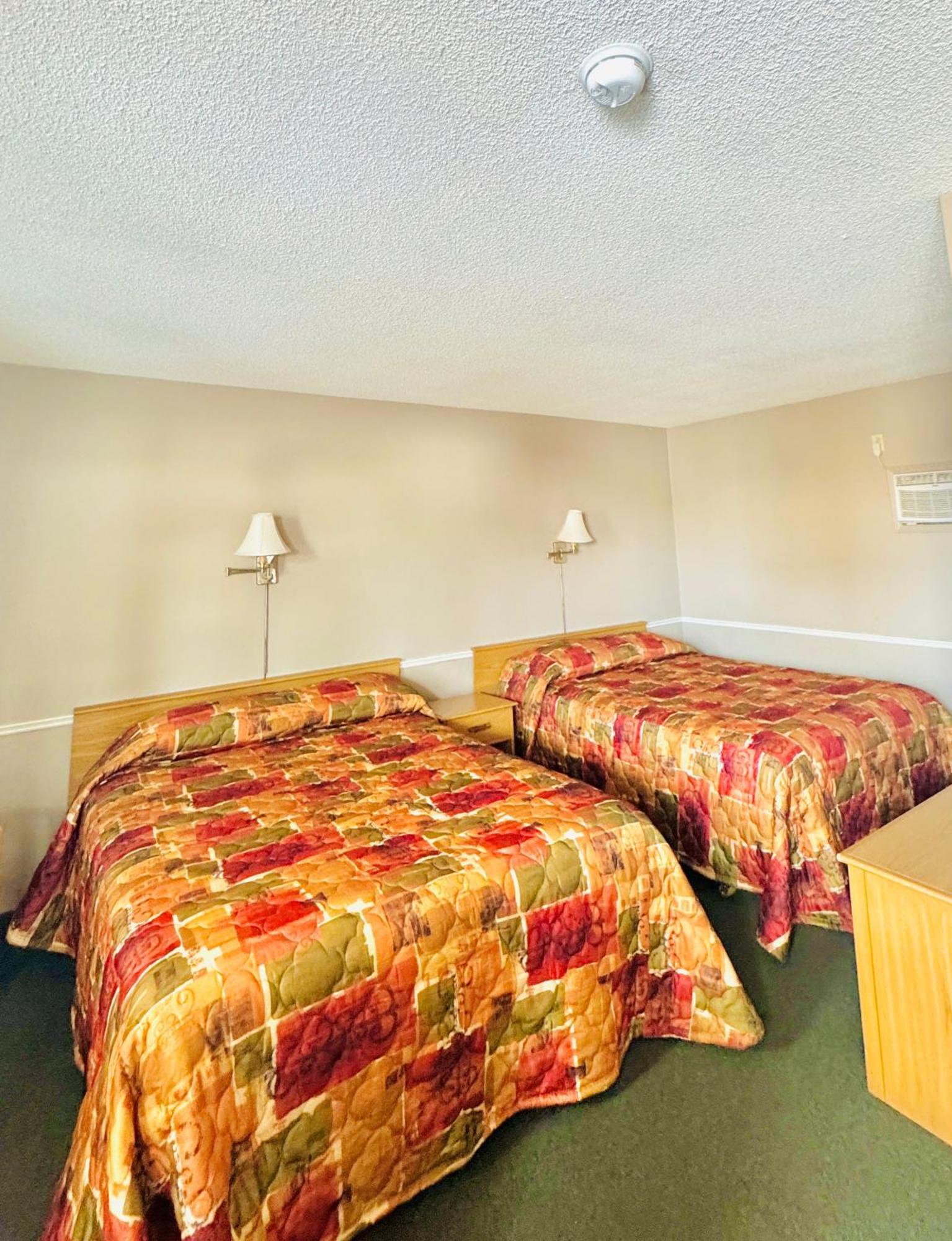 Adams Motel Су Сент Мари Екстериор снимка