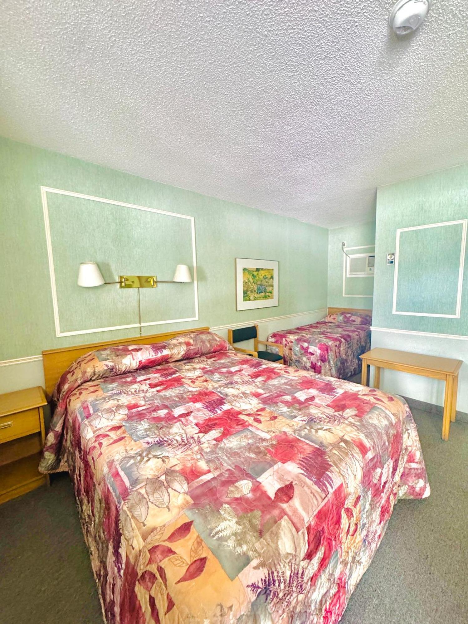 Adams Motel Су Сент Мари Екстериор снимка