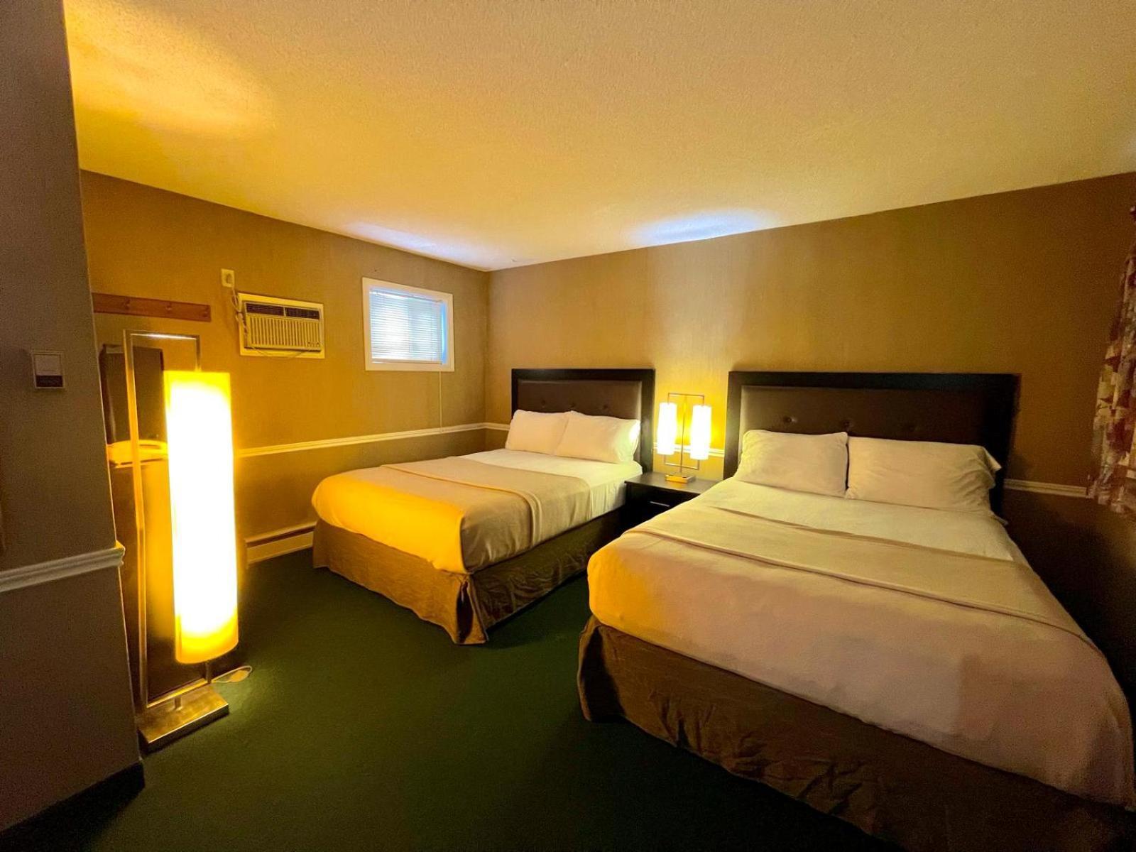 Adams Motel Су Сент Мари Екстериор снимка