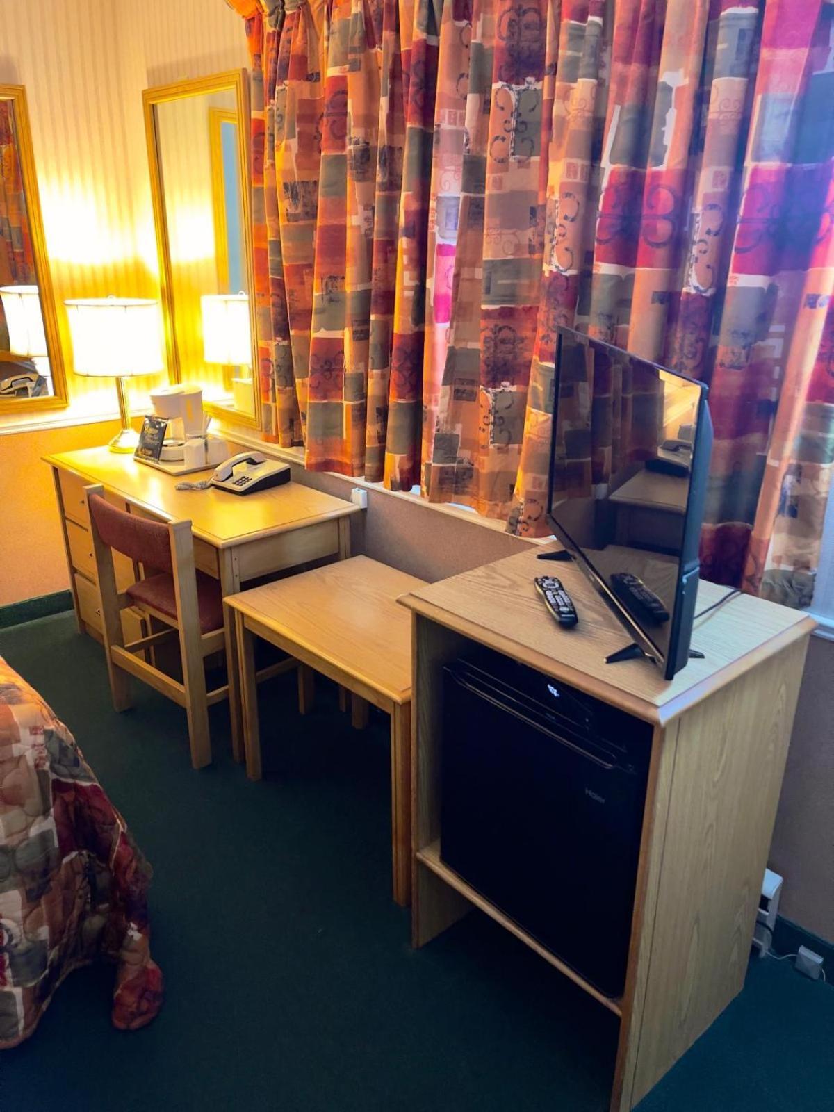 Adams Motel Су Сент Мари Екстериор снимка