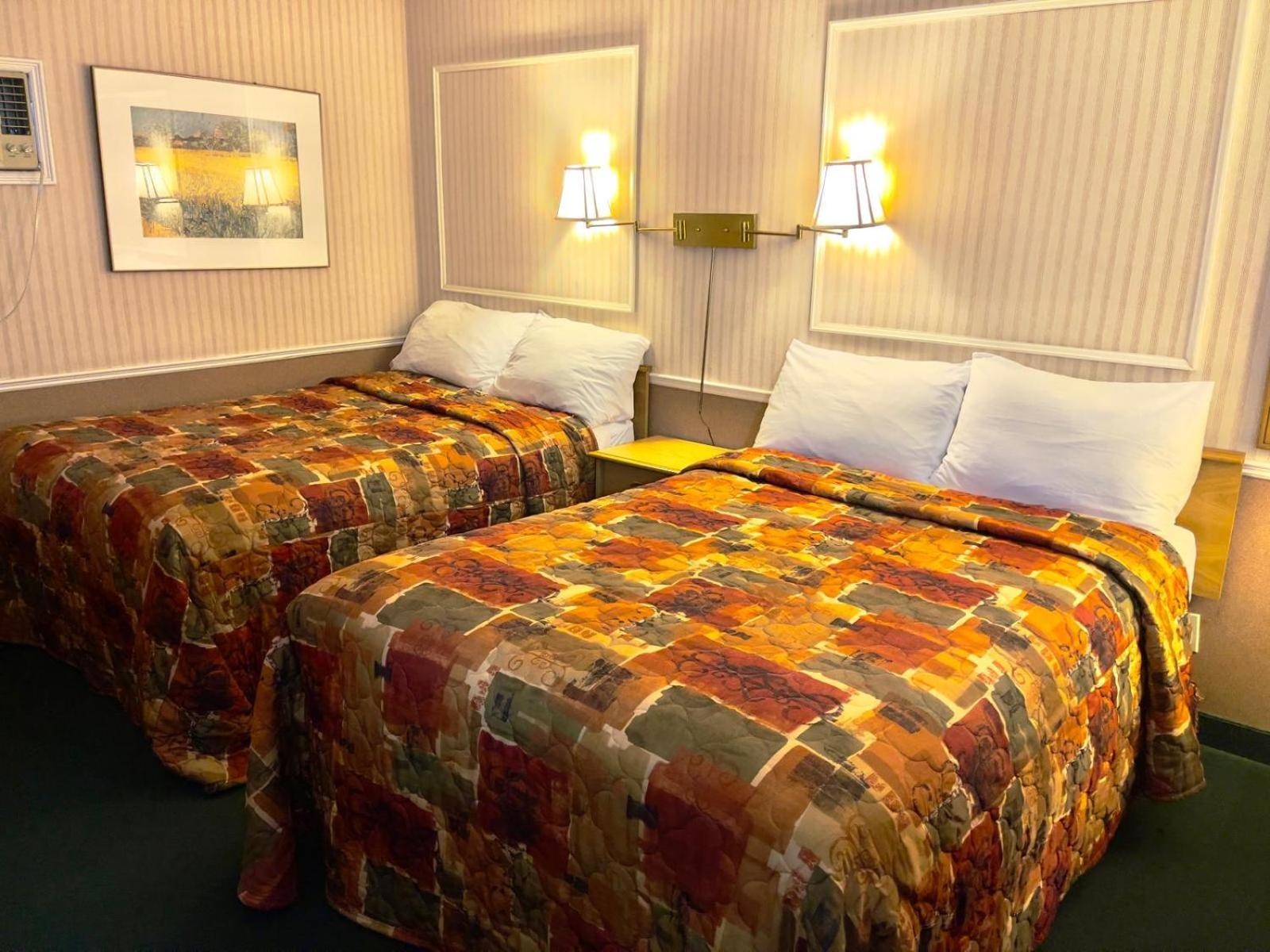 Adams Motel Су Сент Мари Екстериор снимка