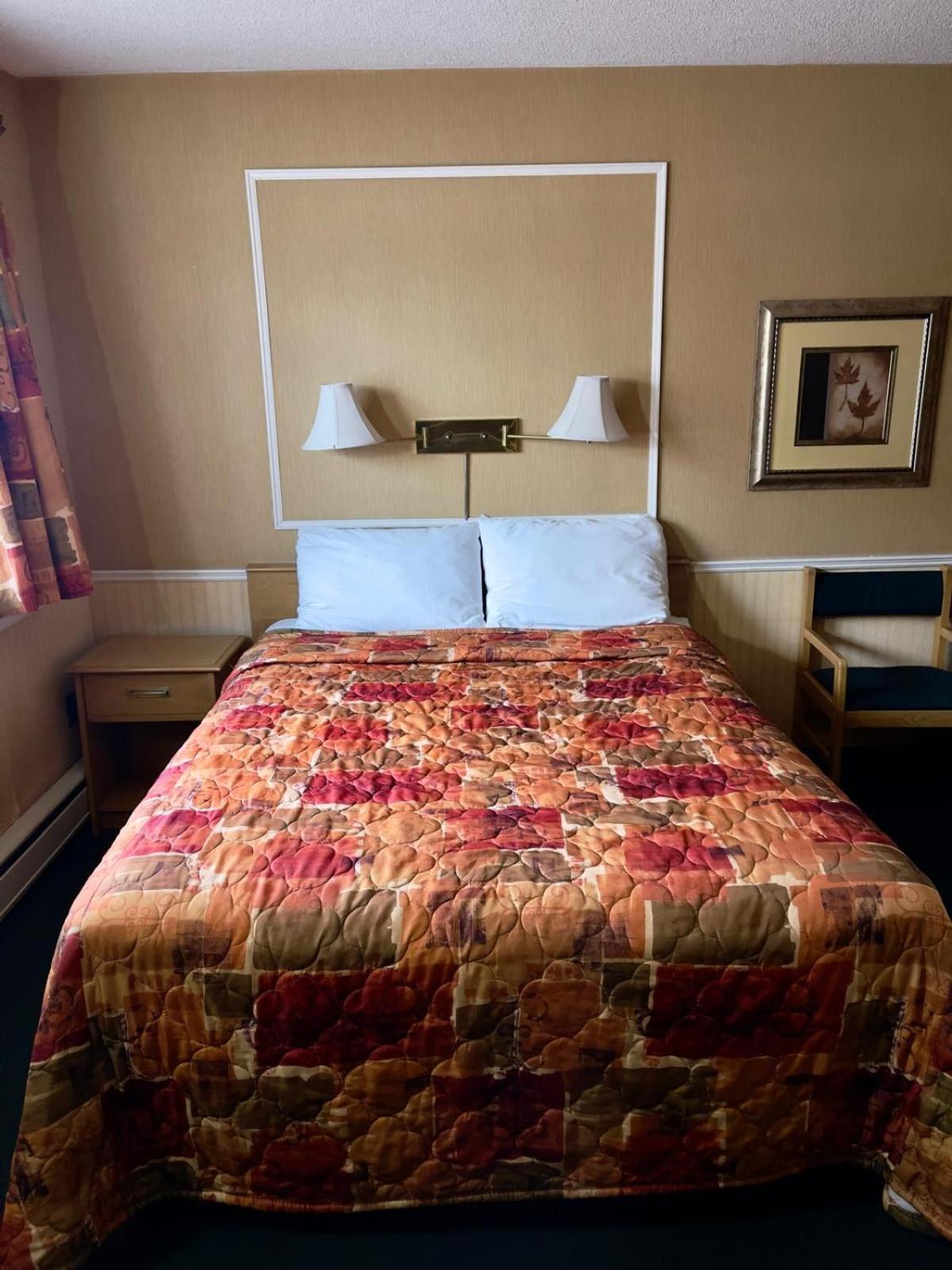 Adams Motel Су Сент Мари Екстериор снимка