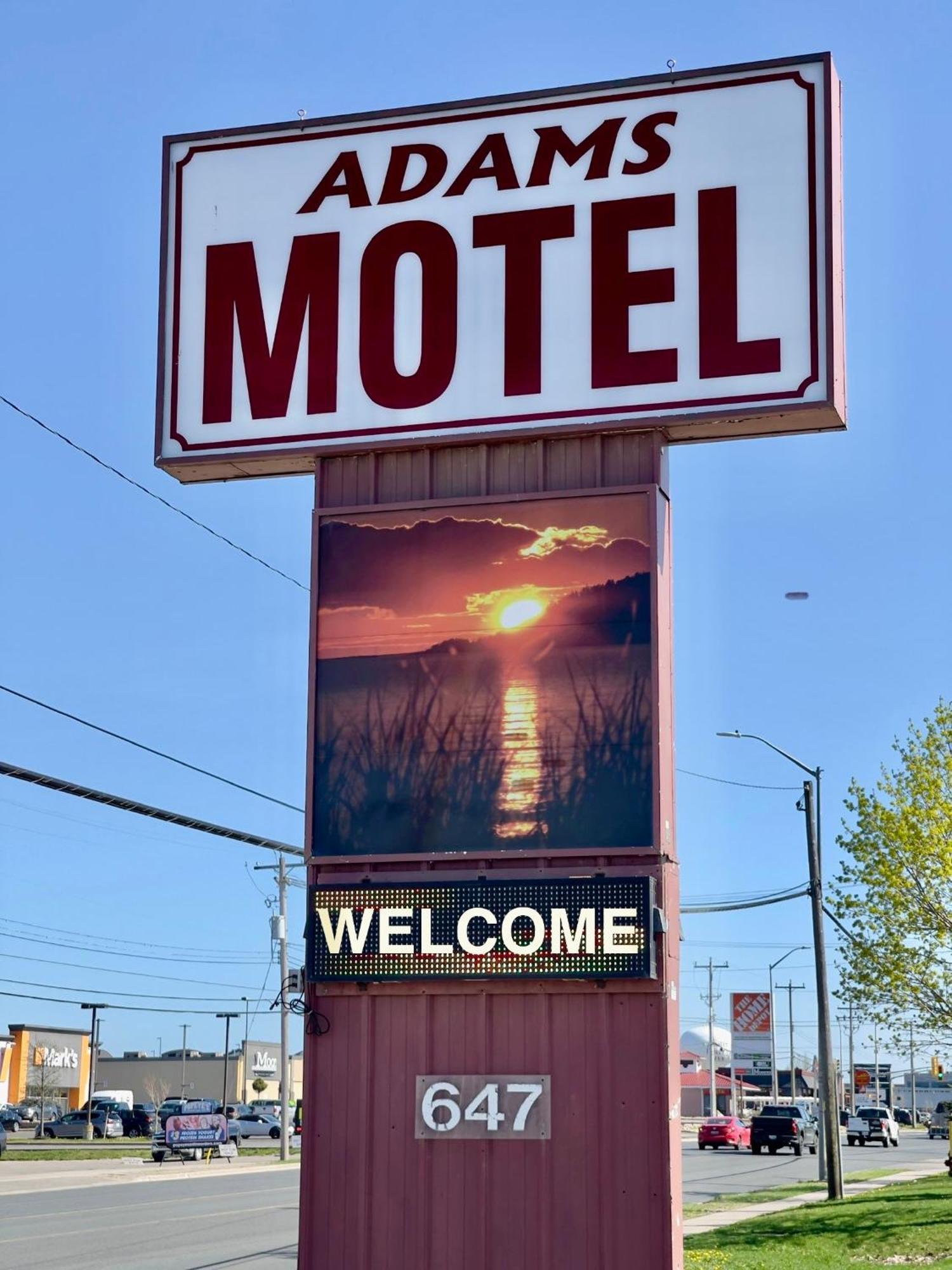 Adams Motel Су Сент Мари Екстериор снимка