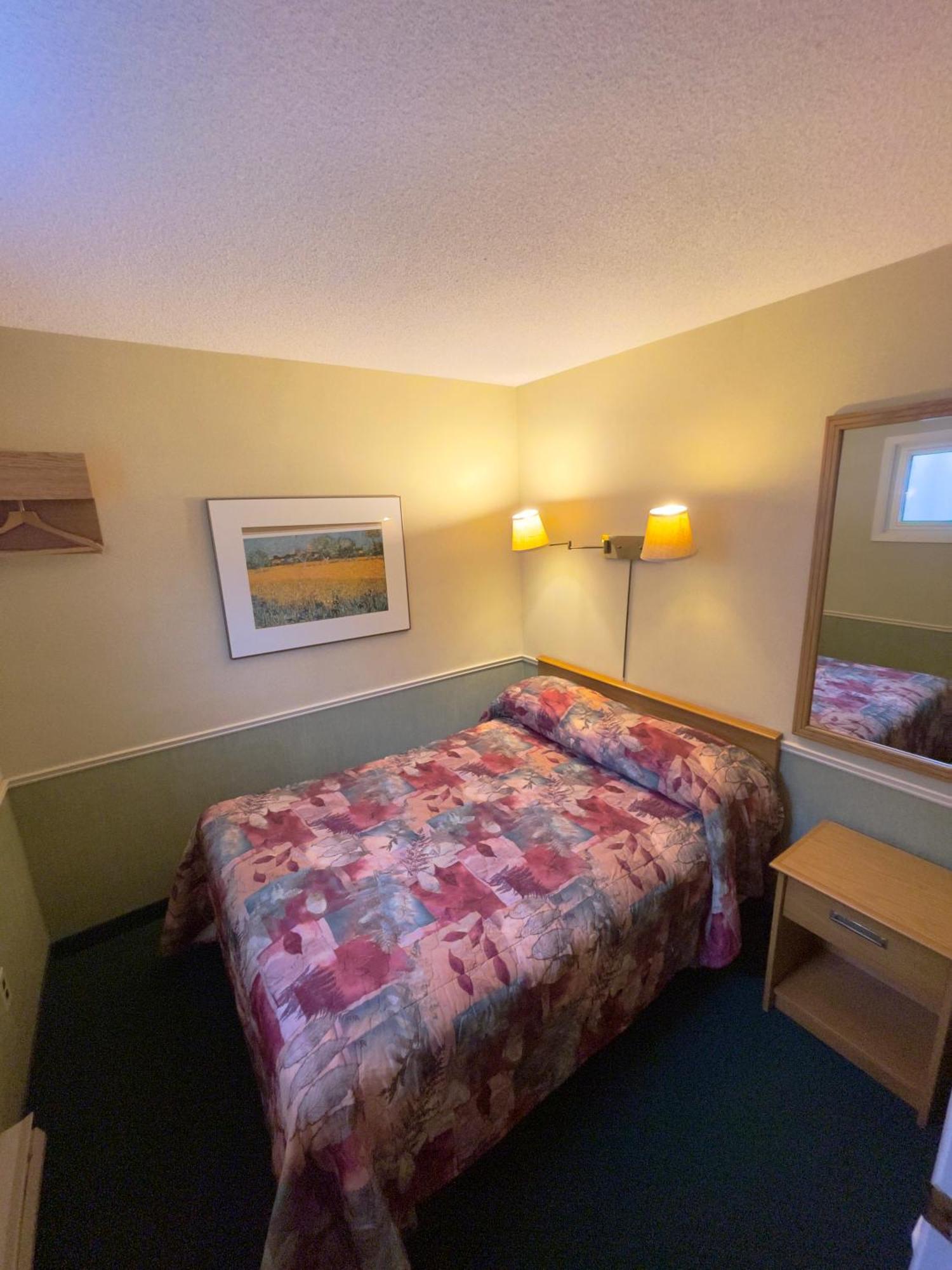 Adams Motel Су Сент Мари Екстериор снимка